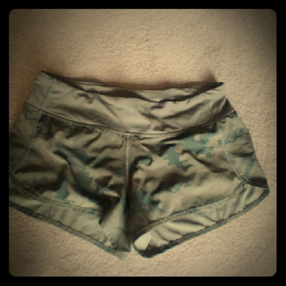 SOLD.....Lululemon speed shorts camo sz 8